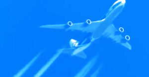 Boeing 747 w trakcie lotu