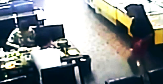 Coś poszło nie tak i klientka restauracji staje żywcem w płomieniach