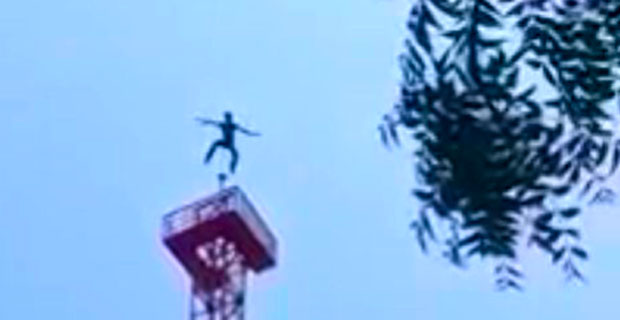 Samobójczy i udany skok z wieży radiowej